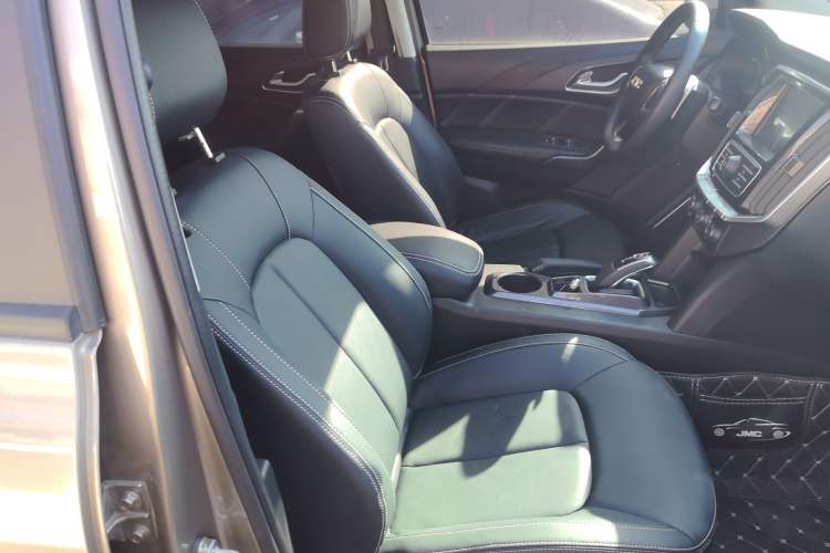 Used JMC Yuhu 7 2020 2.0T Diesel Automatic 2WD Comfort Plus Long Wheelbase China VI Emission Standard JX4D20A6L
