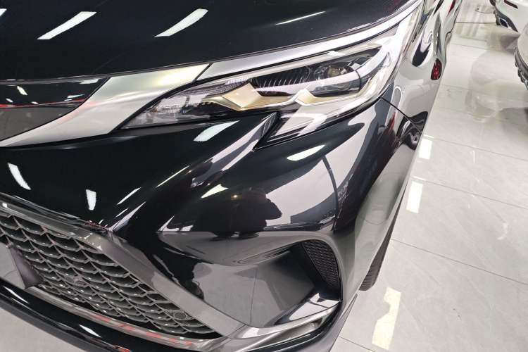 Used Toyota Granvia 2024 2.5L Hybrid Prestige PLUS Four-Wheel Drive Version Left Front Headlight