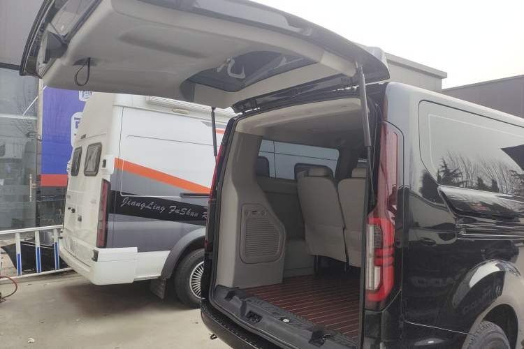 Used Ford Transit 2023 2.0T Diesel Automatic Commercial & Travel Version Mid-axle Low-roof Design 7/8/9-Seater