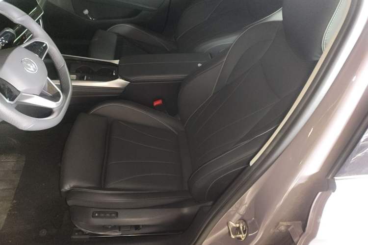 Used Volkswagen Passat 2025 Pro 380TSI Dragon Supreme Edition
