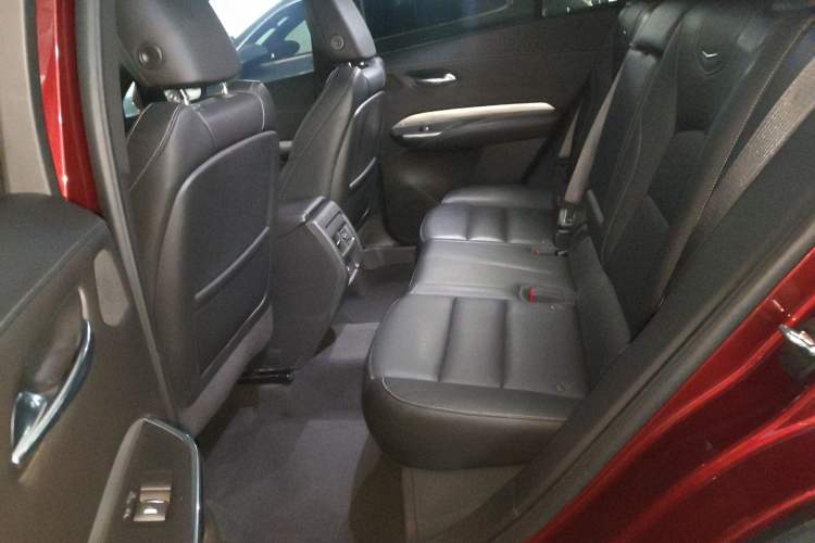Used Cadillac XT4 2018 28T Two-Wheel-Drive Luxury Model Left Rear Seat