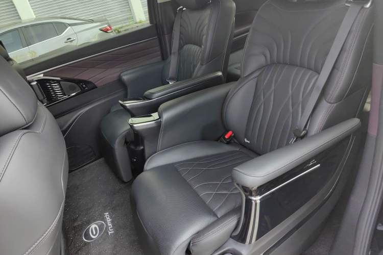 Used GAC Trumpchi M8 2024 Master Series 400T Prestige Edition Left Rear Seat