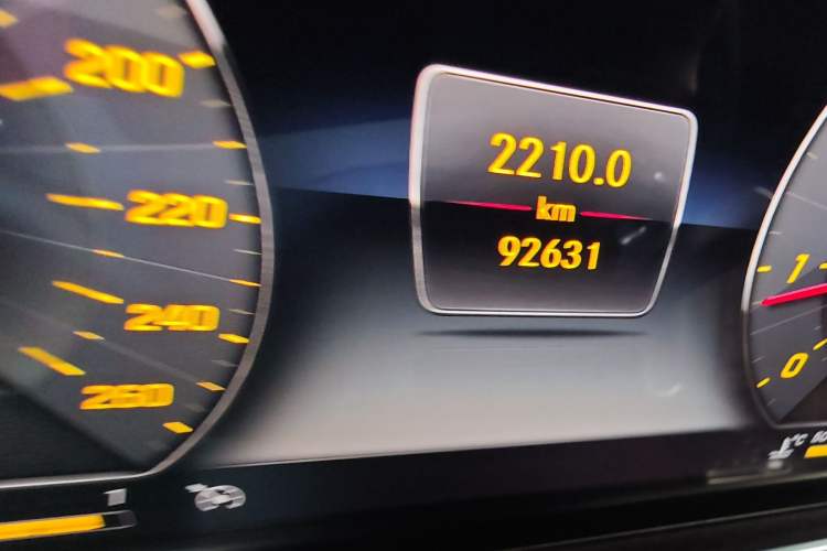 Used Mercedes-Benz E-Class 2020 E 300 L Sport Luxury Edition Odometer Close Up