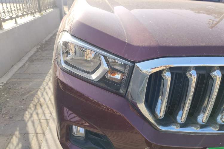 Used SAIC MAXUS T60 2017 2.0T Gasoline Automatic 4x4 High-Ride Elite Standard Cabin Right Front Headlight