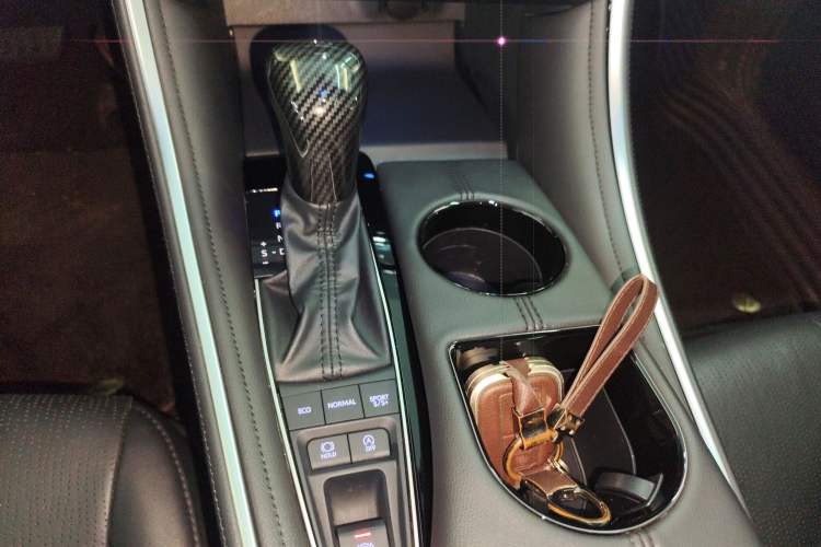 Used Toyota Avalon 2023 2.5L Luxury Edition Gear Lever