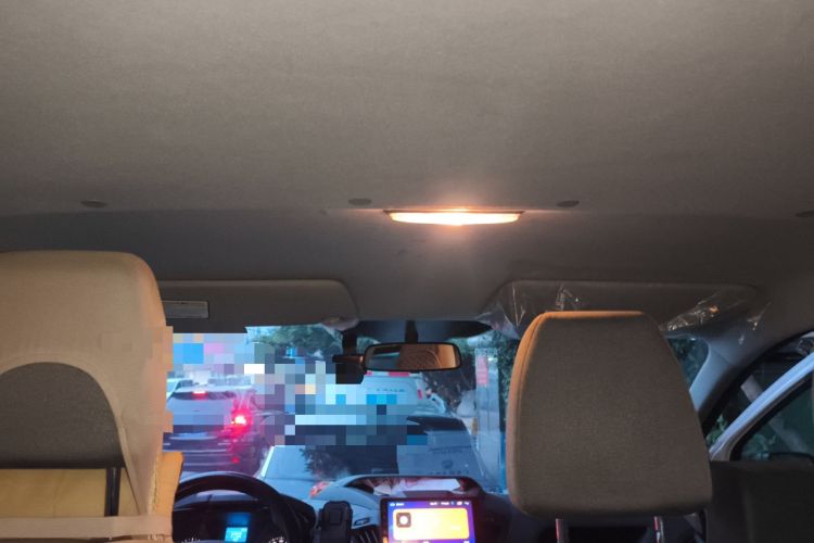 Used Ford Transit 2020 2.0T Diesel Multi-Function Commercial Vehicle Mid-Chassis Low-Roof Design with Dual Rear Doors Meeting China VI Emission Standards
