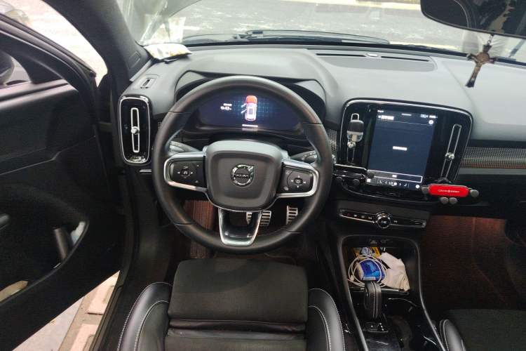 Used Volvo XC40 New Energy 2022 Long-Range Version Steering Wheel