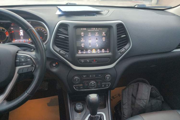 Used Jeep Cherokee 2016 2.4L Superior Edition
