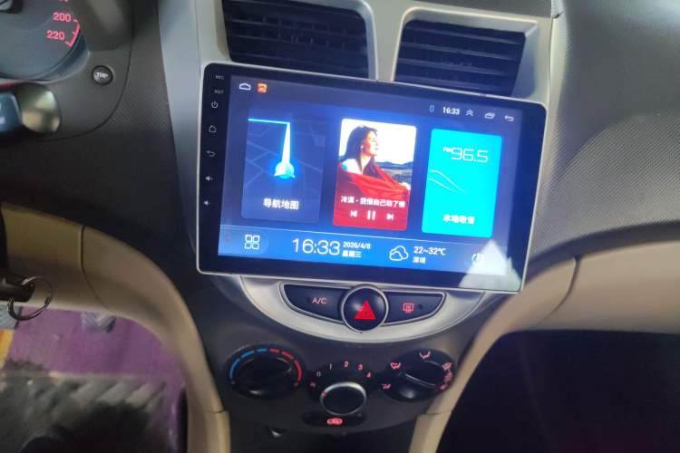 Used Hyundai Verna (older generation) 2010 Sedan 1.4L Manual Comfort GS Audio And AC Panel