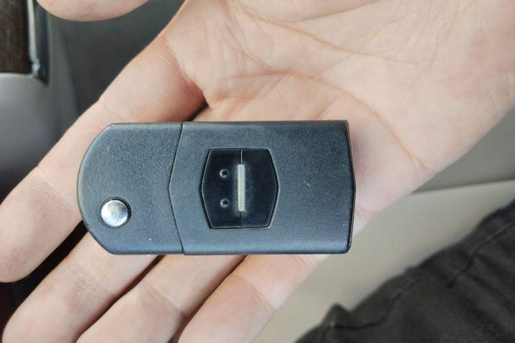 Used Mazda 8 2011 2.3L Deluxe Edition Vehicle Key