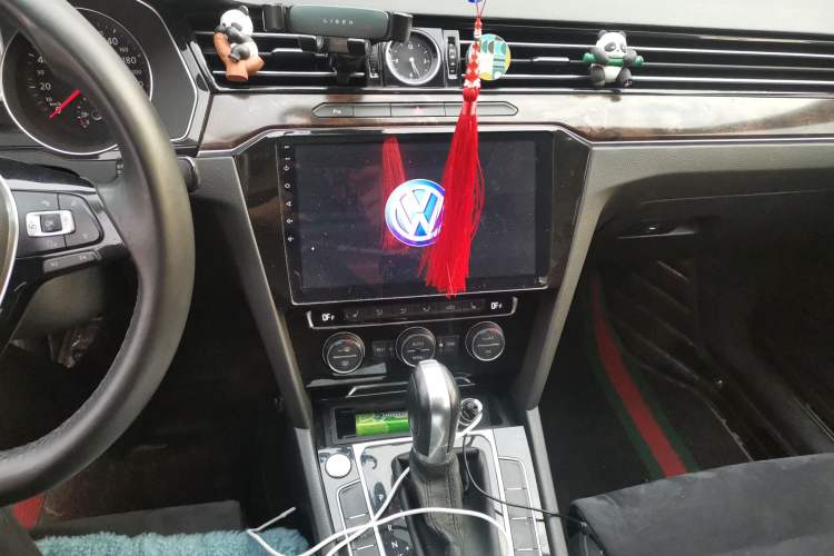 Used Volkswagen Magotan 2017 380TSI DSG Luxury Model Audio And AC Panel