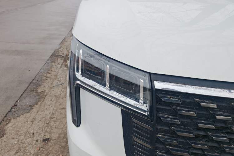 Used SAIC MAXUS Xintu V80 2024 Aotong Value Edition 6AMT Short Wheelbase Mid-Roof Model 127 Ps 5/6 Seats