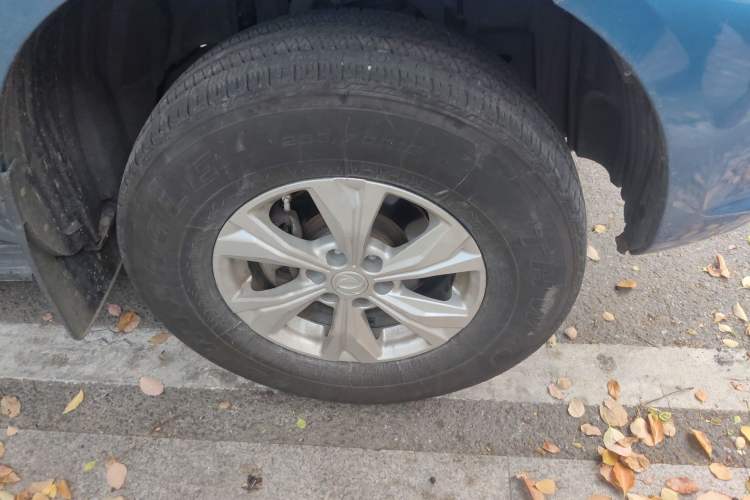 Used Dongfeng Palazzo 2021 1.8T Manual Two-Wheel Drive Elite Edition Right Front Wheel Hub