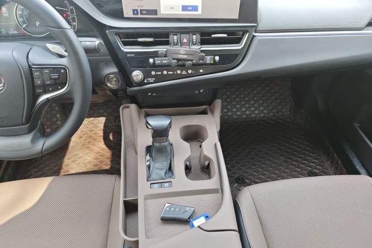 Used Lexus ES 2022 300h Excellence Edition
