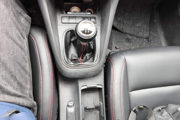 Used Volkswagen Golf 2011 1.4 TSI Manual Comfort Edition Gear Lever