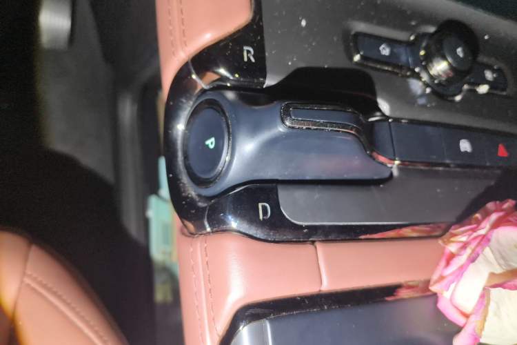 Used Nio EC6 2020 605 km Sport Edition Gear Lever