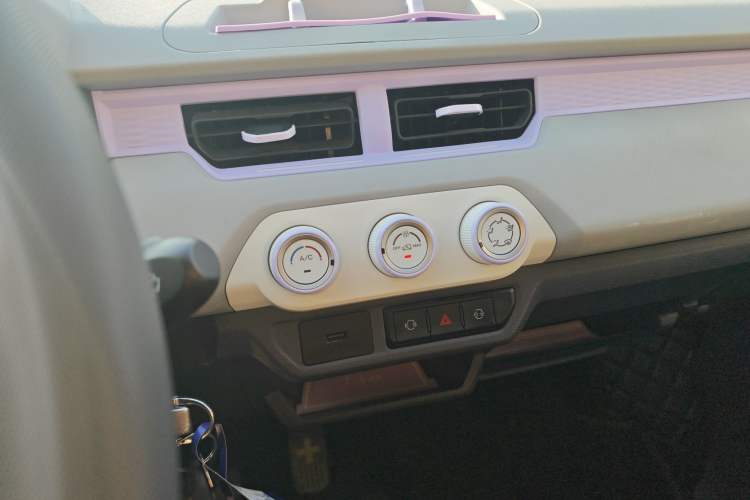 Used Chery QQ Ice Cream 2022 170km Sundae Phosphate Lithium-Ion
