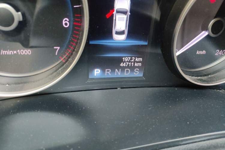 Used Hongqi H7 2018 2.0T Elite Edition Odometer Close Up