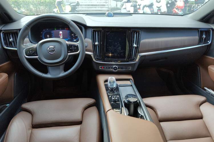 Used Volvo S90 2025 B5 Zhiyuan Luxury Edition
