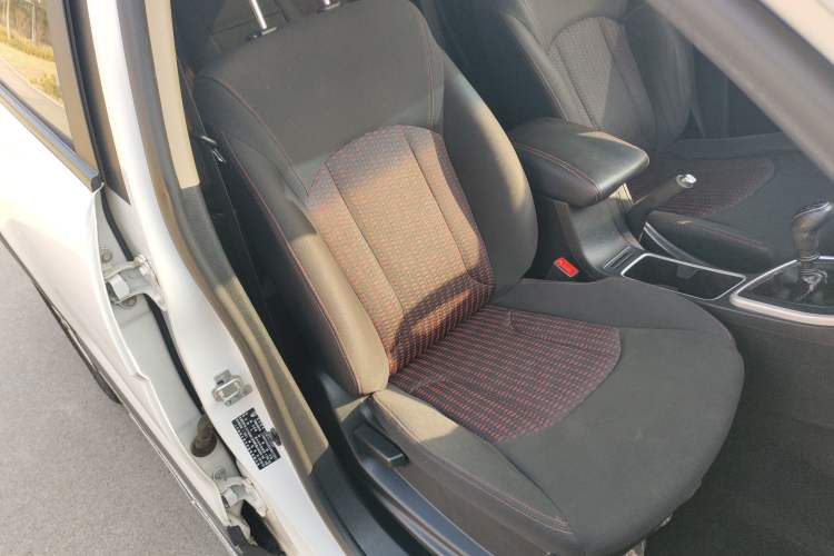 Used Baojun 560 2016 1.8L Manual Comfort Edition