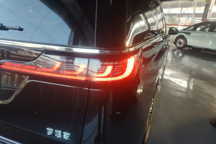 Used VOYAH Dream 2025 PHEV Four-Wheel-Drive Flagship Kunpeng Edition
