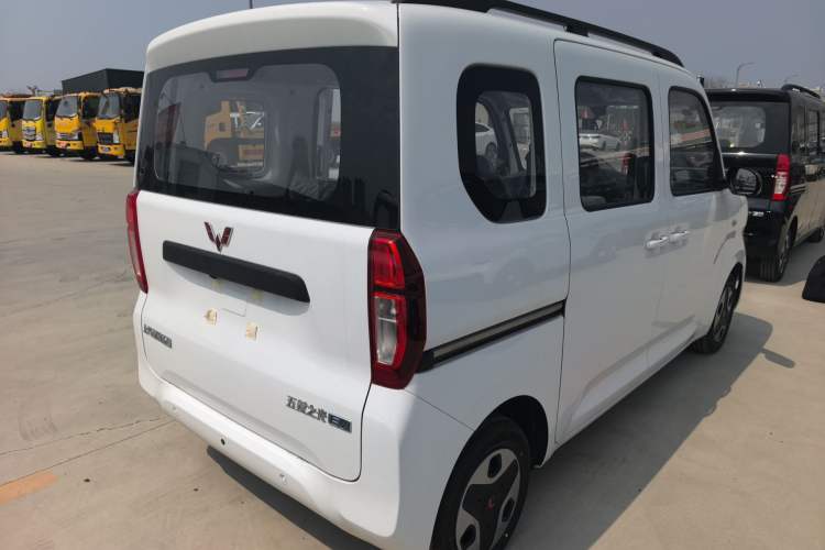 Used Wuling Zhiguang New Energy 2025 Model 305km Ambitious Edition Rear Right 45 Deg