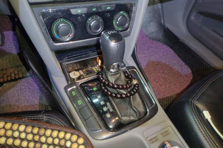 Used Skoda Superb 2013 1.4TSI DSG Sport Edition Gear Lever