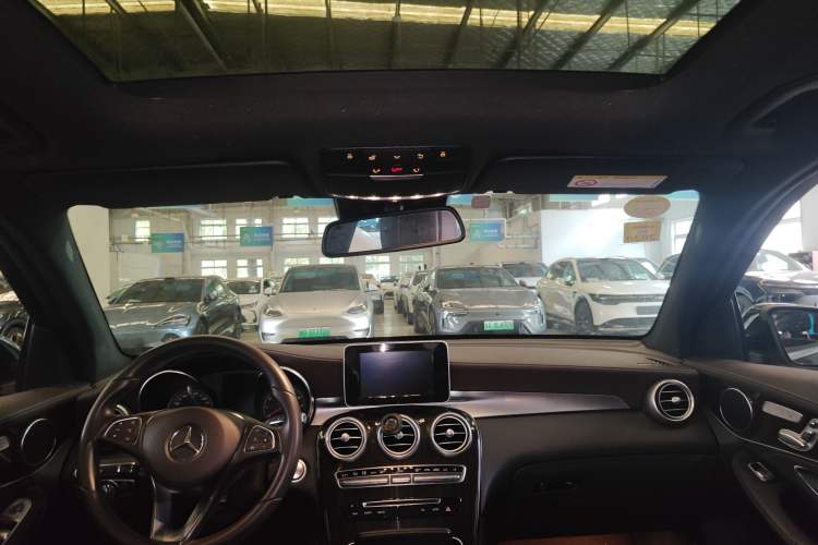 Used Mercedes-Benz GLC 2018 GLC 260 4MATIC Luxury Model Headliner