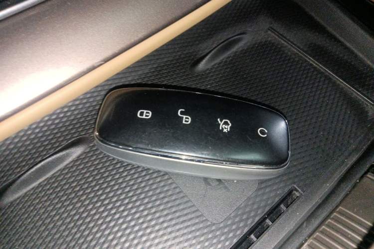 Used Denza D9 2022 DM-i 970 Four-Wheel Drive Flagship Model
