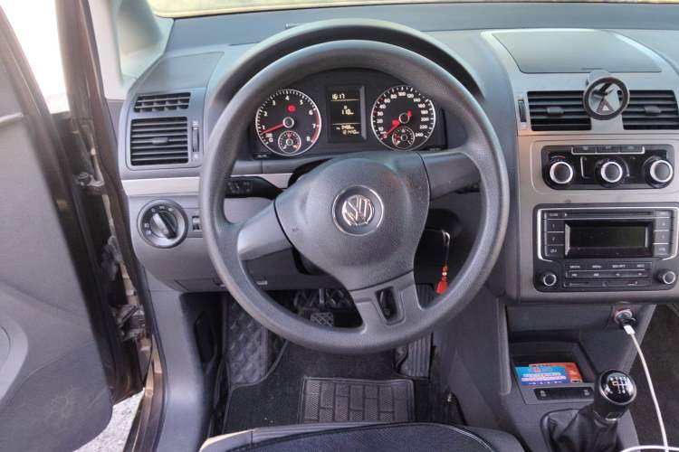 Used Volkswagen Touran 2013 1.4T Manual Fashion Edition 5 Seats Steering Wheel