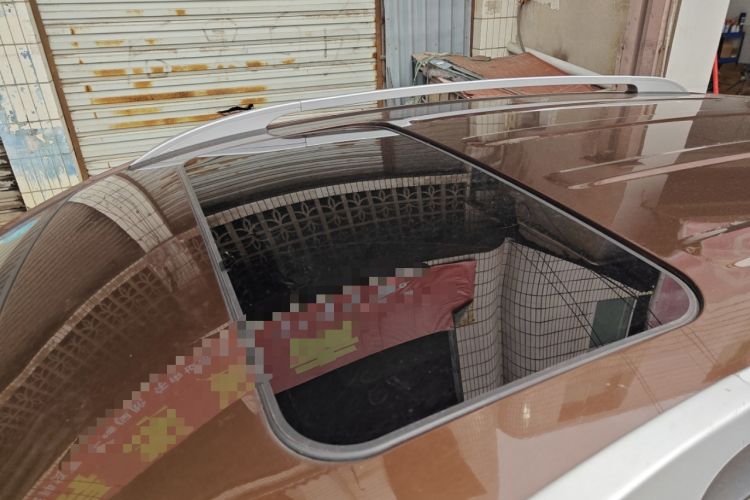 Used Huatai Santa Fe 2016 1.5T Gasoline Manual Two-Wheel Drive Smart Enjoyment i3 Model Roof