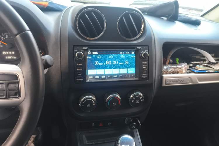 Used Jeep Compass 2015 2.0L two-wheel drive sport version Audio And AC Panel