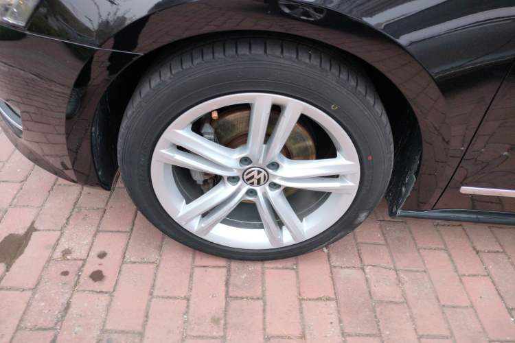 Used Volkswagen Passat 2015 2.0 TSI DSG Prestige Edition Left Front Wheel Hub