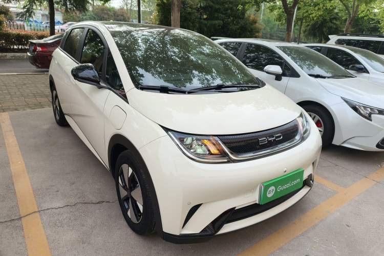 Used BYD Dolphin 2023 420 km Fashion Edition Front Right 45 Deg