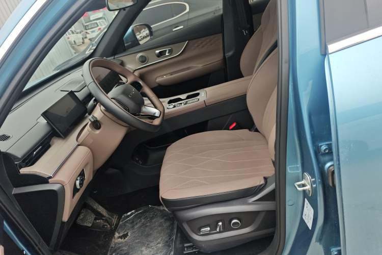 Used Chery Tiggo 8 PLUS C-DM 2025 1.5T 116 km Prestige Version 5 Seats
