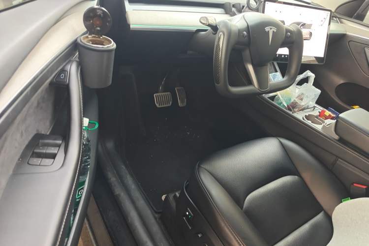 Used Tesla Model Y 2023 Rear-Wheel-Drive Version
