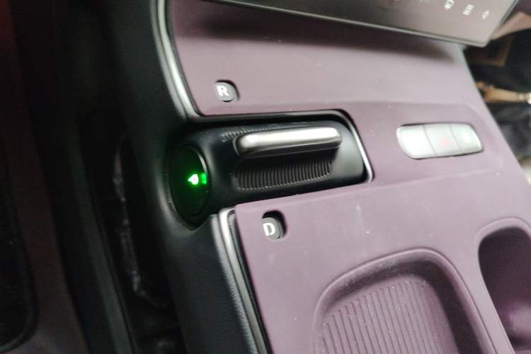 Used Nio ET5 2022 75 kWh Gear Lever