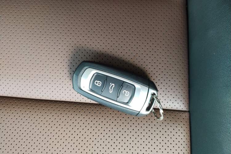 Used Geely Auto Emgrand GL 2018 1.4T DCT Prestige Smart Connectivity Version Vehicle Key