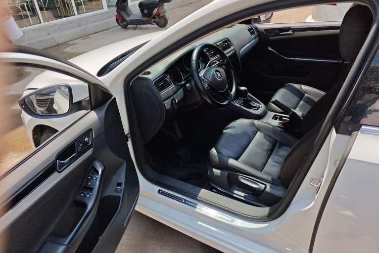 Used Volkswagen Sagitar 2018 180TSI DSG Prestige Edition Driver Seat