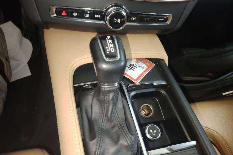 Used Volvo V90 2017 Cross Country T5 AWD Smart Range Edition Gear Lever