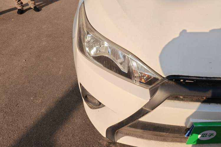 Used Toyota YARiS L Zhi Xuan 2014 1.3E Manual Charm Edition Right Front Headlight