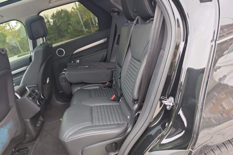 Used Land Rover Discovery 2024 360 PS Dynamic SE Left Rear Seat