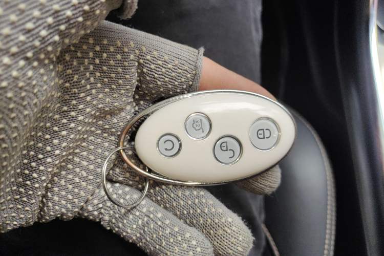 Used BYD Song New Energy 2017 Song DM 1.5TID All-Wheel Drive Luxury Model Vehicle Key