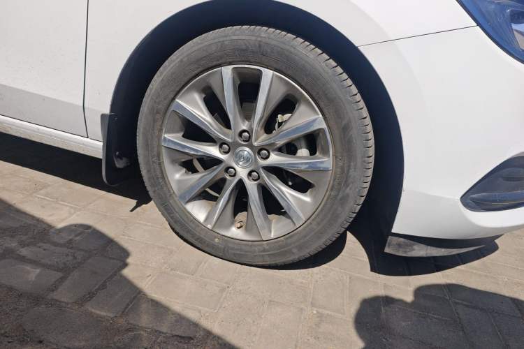 Used Buick GL6 2021 323T Mild Hybrid Connect Luxury Model Right Front Wheel Hub