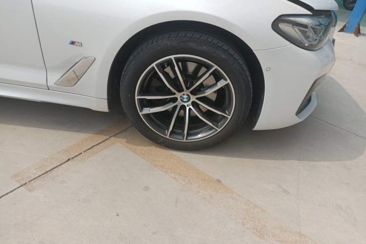 Used BMW 5 Series 2022 Second Facelift 525Li M Sport Package Right Front Wheel Hub