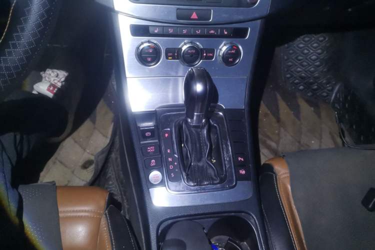 Used Volkswagen FAW-Volkswagen CC 2016 1.8TSI Luxury Model Gear Lever