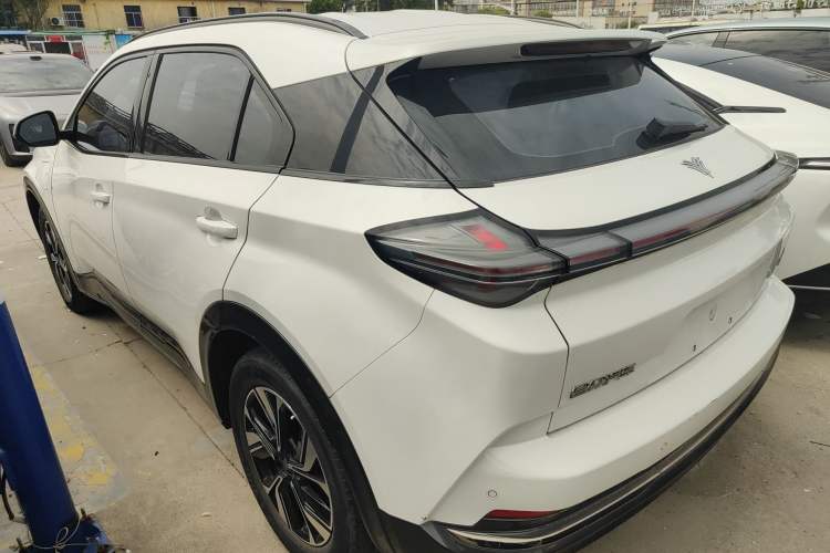 Used NETA U 2022 Zhi 400 Lithium-Nickel-Manganese-Cobalt Energy System Exterior 2