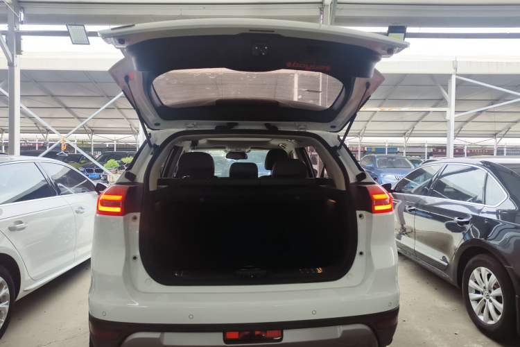 Used Geely Auto Emgrand X7 Sport 2016 1.8TD Automatic All-Wheel-Drive ZhiZun Edition Trunk