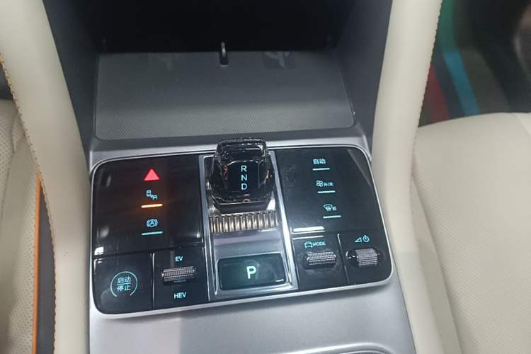 Used BYD Song PLUS New Energy 2023 Champion Edition DM-i 150KM Flagship PLUS Gear Lever