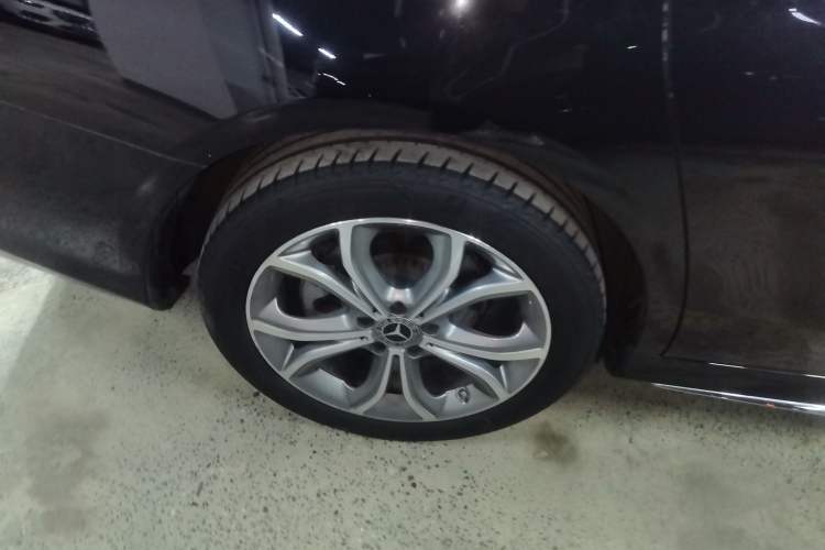 Used Mercedes-Benz E-Class 2023 Restyled E 300 L Sporty and Stylish Edition Exterior 5